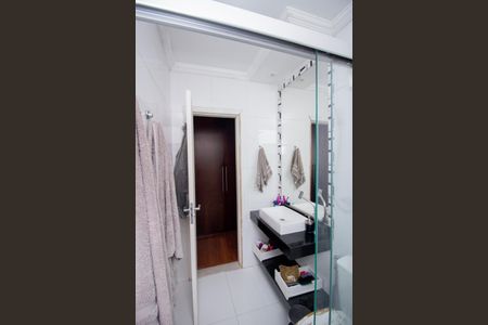 Casa à venda com 370m², 4 quartos e 4 vagasBanheiro da Suíte