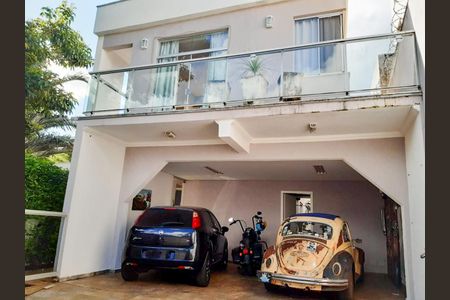 Casa à venda com 370m², 4 quartos e 4 vagasGaragem