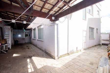 Casa à venda com 370m², 4 quartos e 4 vagasCozinha e Área de Serviço