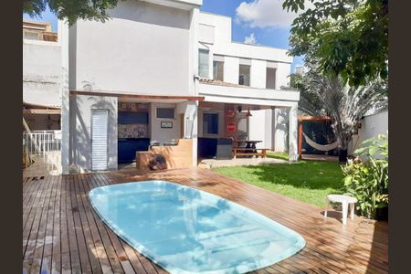 Casa à venda com 370m², 4 quartos e 4 vagasPiscina