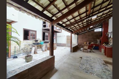 Casa para alugar com 230m², 3 quartos e 2 vagasÁrea externa