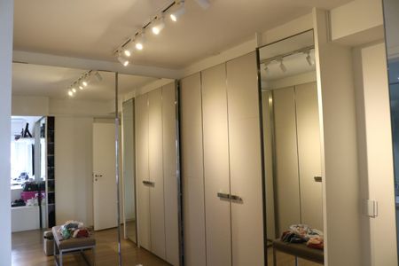 Apartamento à venda com 283m², 4 quartos e 3 vagasQuarto 2