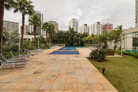 Apartamento à venda com 283m², 4 quartos e 3 vagasÁrea comum - Piscina