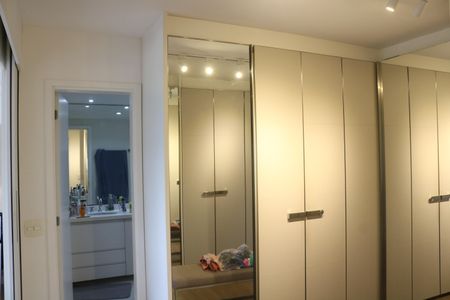 Apartamento à venda com 283m², 4 quartos e 3 vagasQuarto 2