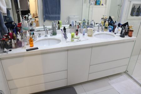 Apartamento à venda com 283m², 4 quartos e 3 vagasBanheiro 2