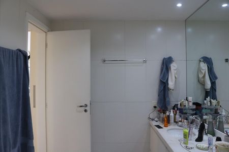 Apartamento à venda com 283m², 4 quartos e 3 vagasBanheiro 2