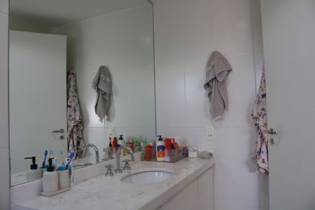 Apartamento à venda com 283m², 4 quartos e 3 vagasBanheiro 3