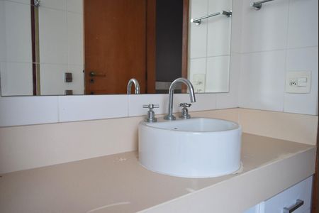 Apartamento à venda com 240m², 3 quartos e 3 vagasBanheiro da Suíte