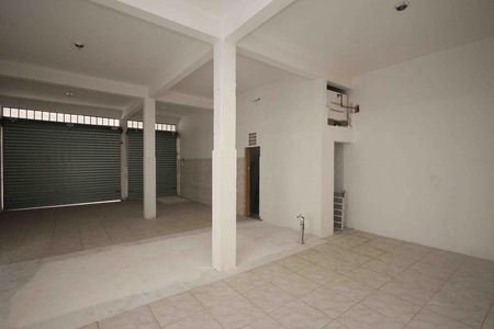 Casa para alugar com 335m², 2 quartos e 6 vagas Casa para alugar com 335m², 2 quartos e 6 vagasSalão de festas