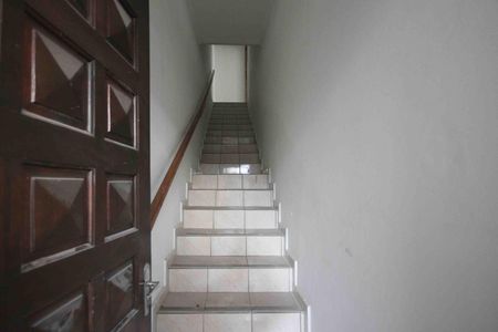 Casa para alugar com 335m², 2 quartos e 6 vagas Casa para alugar com 335m², 2 quartos e 6 vagasescada de entrada