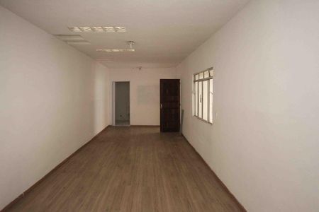Casa para alugar com 335m², 2 quartos e 6 vagas