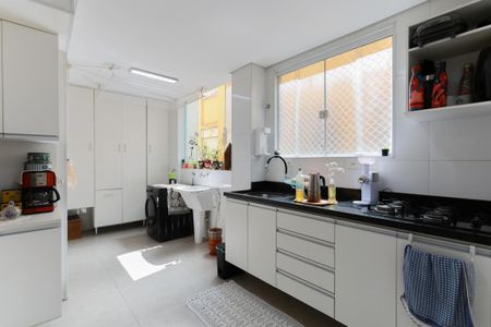 Apartamento à venda com 98m², 3 quartos e 2 vagasCozinha e área de serviço