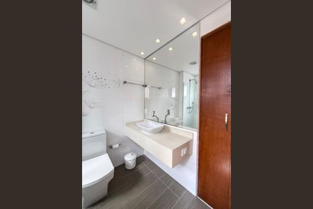 Apartamento à venda com 67m², 2 quartos e 2 vagasBanheiro da Suíte