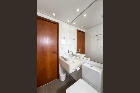 Apartamento à venda com 67m², 2 quartos e 2 vagasBanheiro 