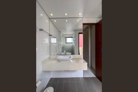 Apartamento à venda com 67m², 2 quartos e 2 vagasBanheiro da Suíte