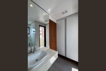 Apartamento à venda com 67m², 2 quartos e 2 vagasBanheiro da Suíte