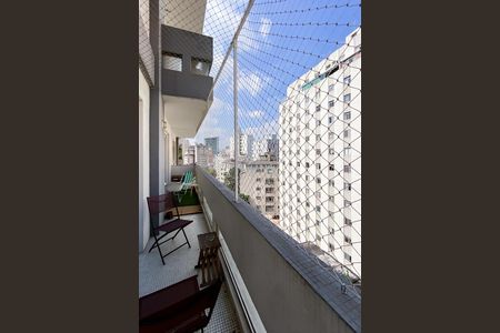 Apartamento à venda com 220m², 3 quartos e 1 vaga Apartamento à venda com 220m², 3 quartos e 1 vagaVaranda