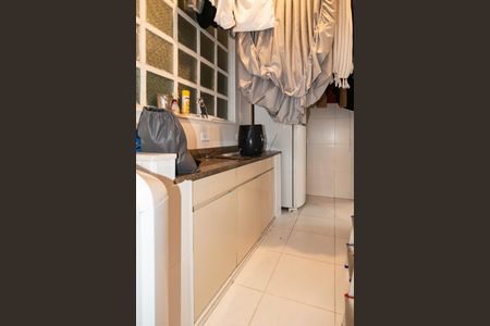 Apartamento à venda com 220m², 3 quartos e 1 vaga Apartamento à venda com 220m², 3 quartos e 1 vagaÁrea de Serviço