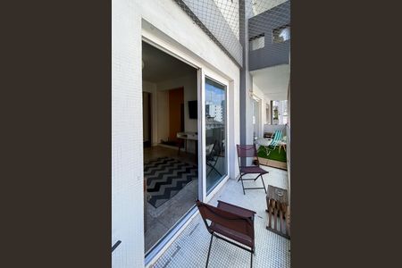 Apartamento à venda com 220m², 3 quartos e 1 vaga Apartamento à venda com 220m², 3 quartos e 1 vagaVaranda