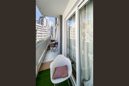 Apartamento à venda com 220m², 3 quartos e 1 vaga Apartamento à venda com 220m², 3 quartos e 1 vagaVaranda