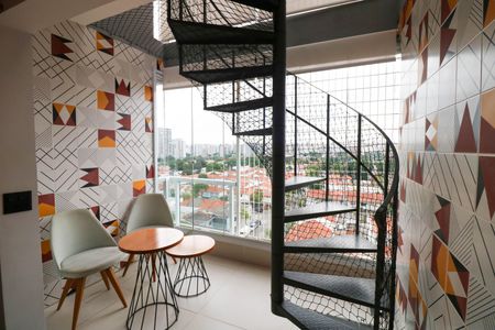 Escada de apartamento para alugar com 1 quarto, 80m² em Campo Belo, São Paulo