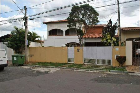 Casa à venda com 286m², 4 quartos e 4 vagasFoto 01