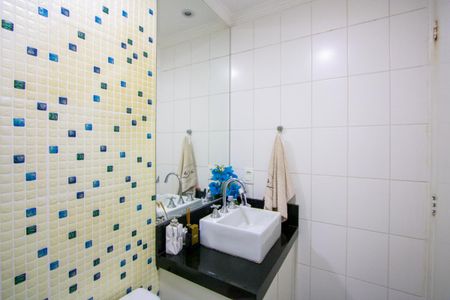 Apartamento à venda com 77m², 3 quartos e 2 vagasBanheiro do quarto 1