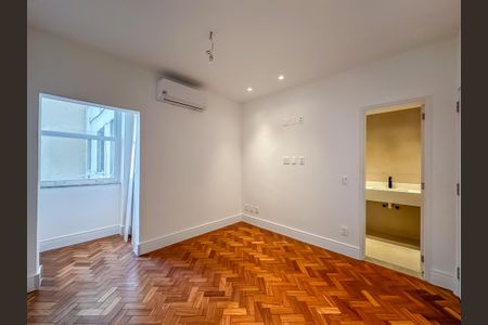 Apartamento à venda com 120m², 3 quartos e 1 vaga Apartamento à venda com 120m², 3 quartos e 1 vagaSuíte