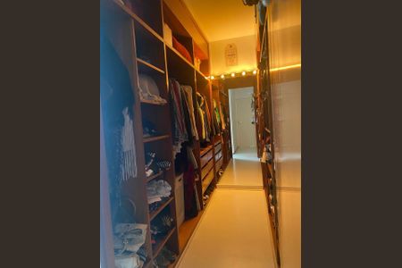 Apartamento à venda com 114m², 3 quartos e 2 vagas Apartamento à venda com 114m², 3 quartos e 2 vagasCloset