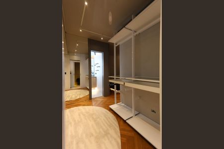 Apartamento à venda com 141m², 2 quartos e 4 vagasCloset da suíte 2