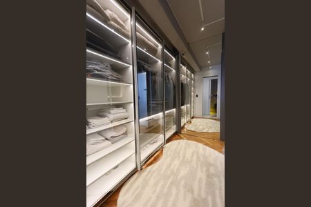 Apartamento à venda com 141m², 2 quartos e 4 vagasCloset da suíte 2