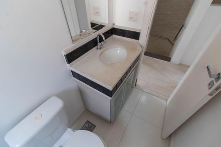 Casa de condomínio à venda com 200m², 3 quartos e 2 vagas Casa de condomínio à venda com 200m², 3 quartos e 2 vagasBANHEIRO SOCIAL PISO SUPERIOR