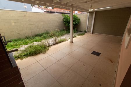 Casa de condomínio à venda com 200m², 3 quartos e 2 vagas Casa de condomínio à venda com 200m², 3 quartos e 2 vagasÁREA EXTERNA FUNDOS