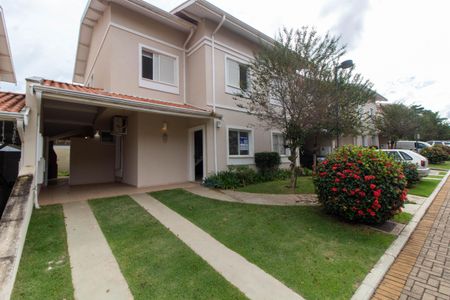 Casa de condomínio à venda com 200m², 3 quartos e 2 vagas Casa de condomínio à venda com 200m², 3 quartos e 2 vagasFACHADA