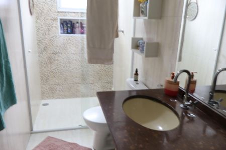 Casa à venda com 172m², 3 quartos e 3 vagasBanheiro social