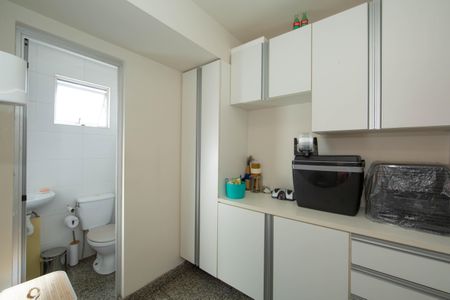 Apartamento à venda com 200m², 3 quartos e 4 vagasQUARTO E BANHO DE EMPREGADA