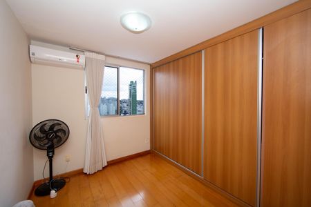 Apartamento à venda com 200m², 3 quartos e 4 vagasQUARTO2