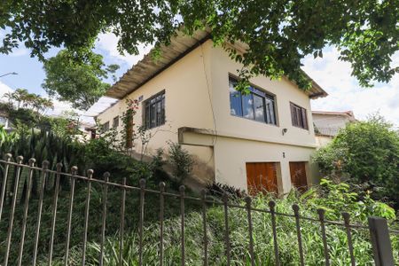 Casa à venda com 312m², 3 quartos e 7 vagasFachada