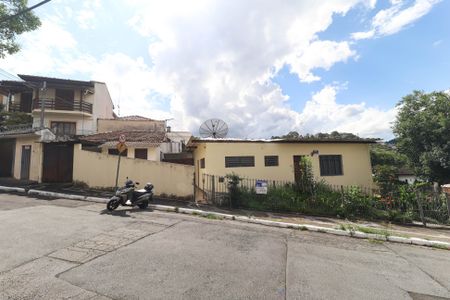 Casa à venda com 312m², 3 quartos e 7 vagasFachada