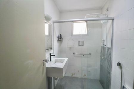 Banheiro Social de apartamento para alugar com 2 quartos, 96m² em Parque Enseada, Guarujá