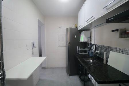 Cozinha de apartamento para alugar com 2 quartos, 96m² em Parque Enseada, Guarujá