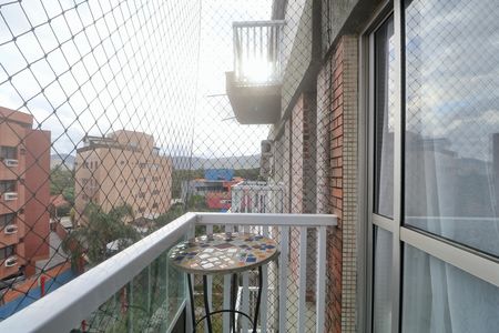 Apartamento para alugar com 96m², 2 quartos e 1 vaga Apartamento para alugar com 96m², 2 quartos e 1 vagaVaranda