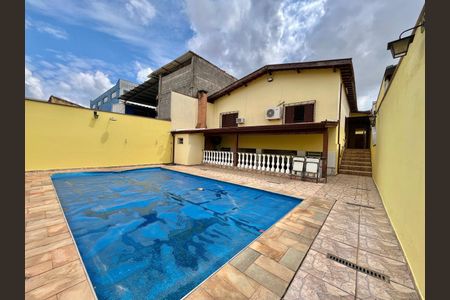 Casa para alugar com 232m², 3 quartos e 5 vagasPiscina