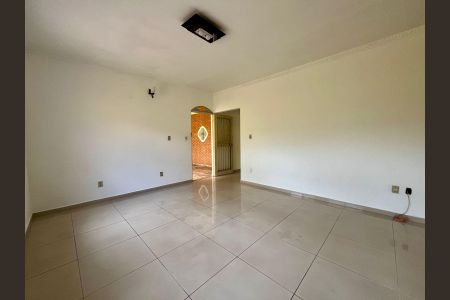 Casa para alugar com 232m², 3 quartos e 5 vagasSala