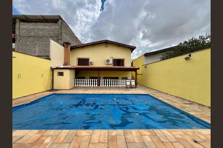 Casa para alugar com 232m², 3 quartos e 5 vagasPiscina