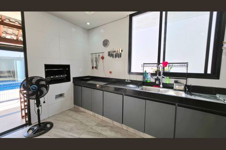 Casa de condomínio à venda com 204m², 4 quartos e 4 vagas