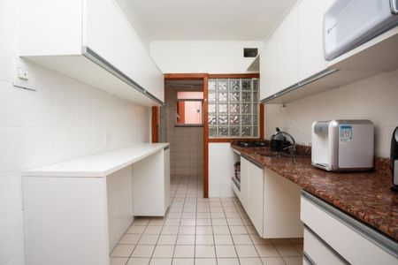 Cozinha de apartamento para alugar com 3 quartos, 100m² em Passo d’Areia, Porto Alegre