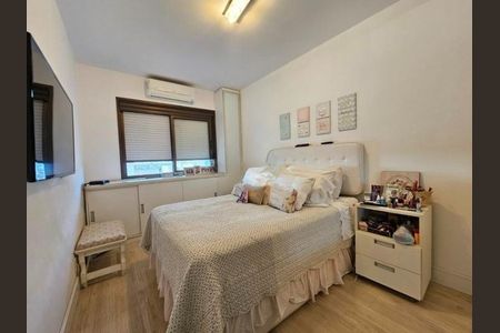 Quarto 1 de apartamento para alugar com 3 quartos, 100m² em Passo d’Areia, Porto Alegre