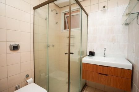 Banheiro 1 de apartamento para alugar com 3 quartos, 100m² em Passo d’Areia, Porto Alegre