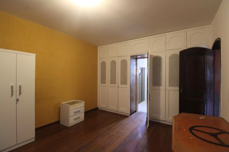 Casa à venda com 360m², 4 quartos e 2 vagasSuíte 2